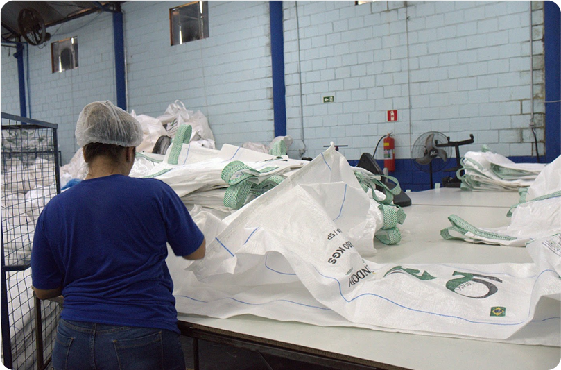 Produção de sacarias de ráfia